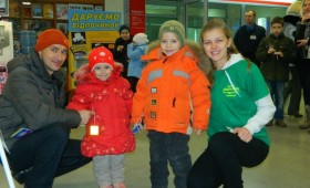 Центр «Доброчин» та ЕпіЦентр  дарують дітям та дорослим «вогники безпеки»  у Чернігові до Дня Святого Миколая